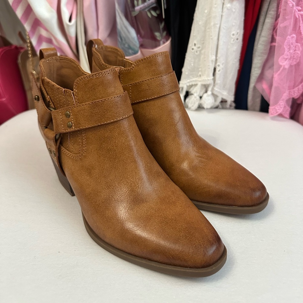 Frye and Co. Saddle Tan Ankle Boot Size 6